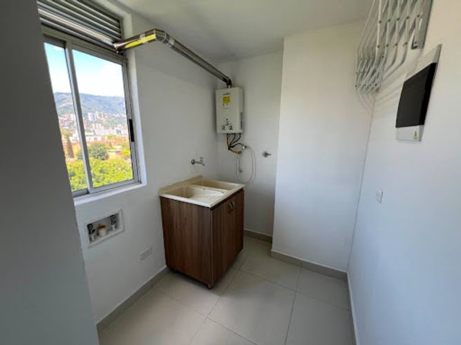 Apartamento de 3 alcobas en arriendo en Belen Malibu, Medellín, 85 m² · foto 3 de 20