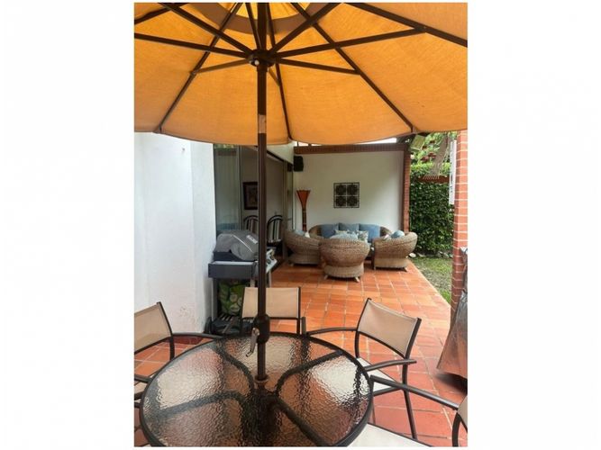 Casa de 4 alcobas en venta en Medellín, 300 m² · foto 4 de 24