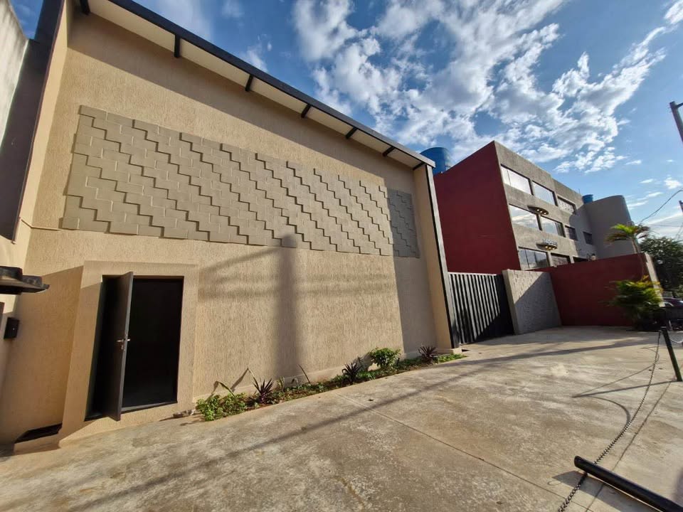 ALQUILO DEPOSITO EN LAMBARE ZONA BARTOLOME DE LAS CASAS — foto 3