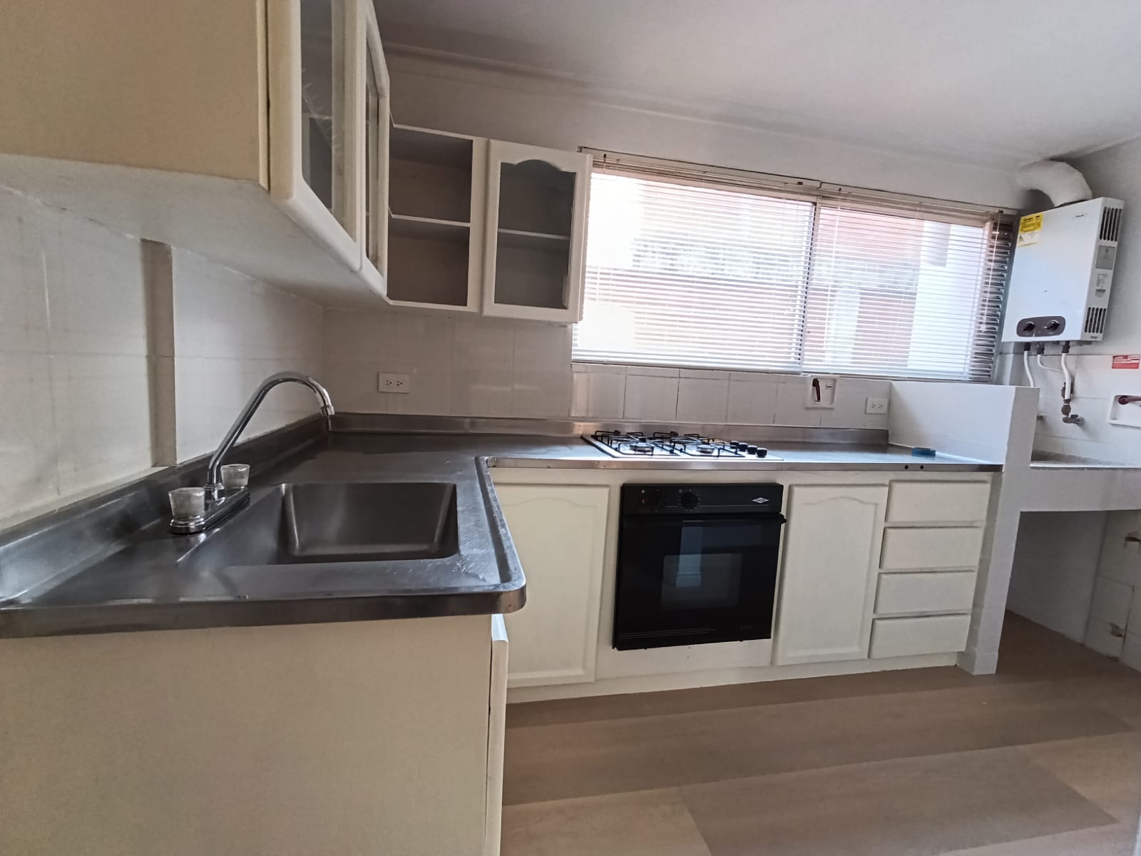 Apartamento en arriendo en Laureles, Medellín · foto 3 de 20