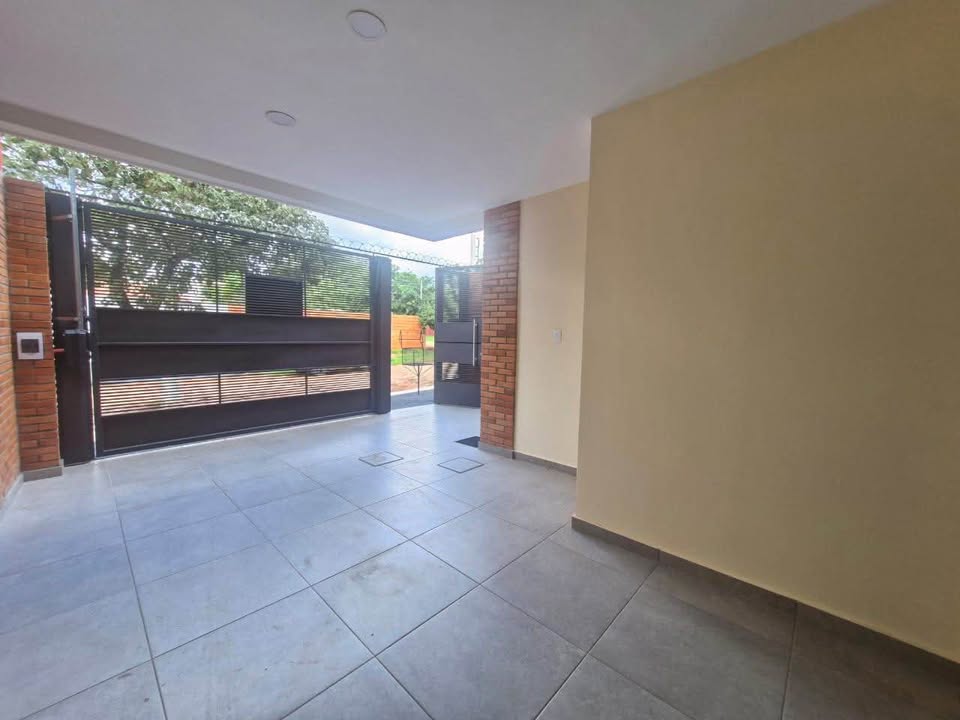 ALQUILO DUPLEX EN LUQUE MORA CUE — foto 2