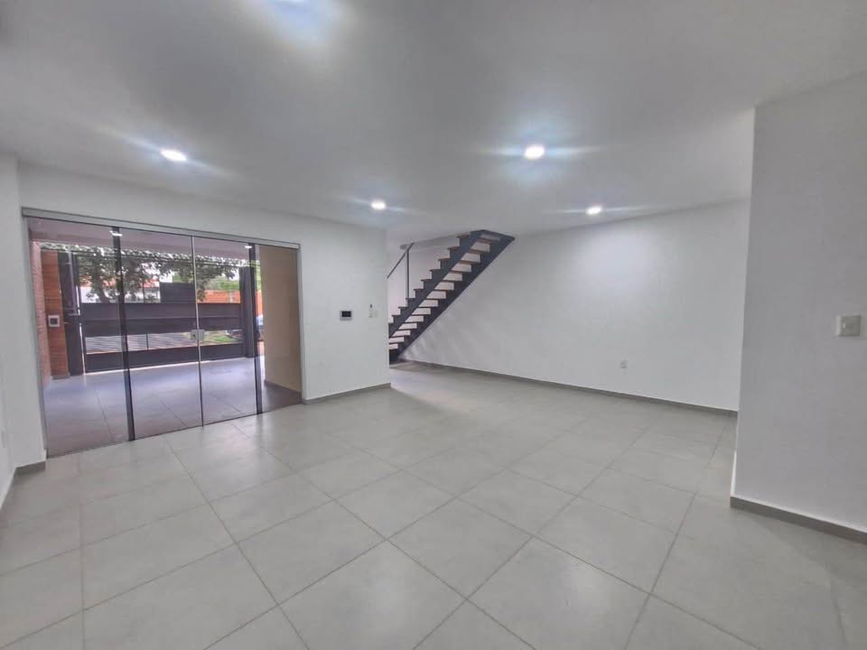 ALQUILO DUPLEX EN LUQUE MORA CUE — foto 3
