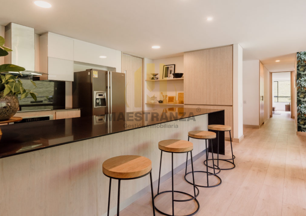 Apartamento en venta en Altos del poblado, Medellín 2