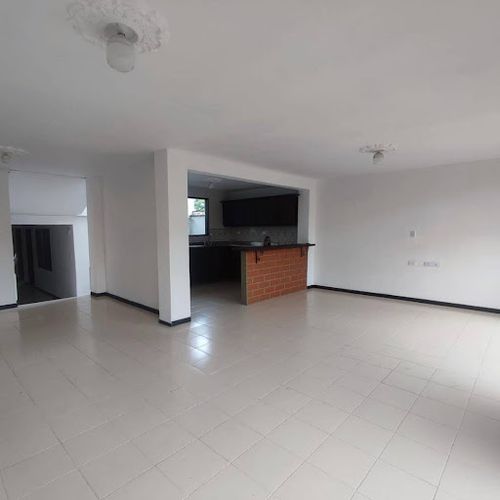 Casa de 5 alcobas en venta en Centro, Rionegro, 200 m² · foto 3 de 19