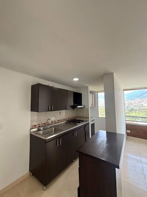 Apartamento de 3 alcobas en venta en Buenos Aires, Bello, 54 m² · foto 5 de 14