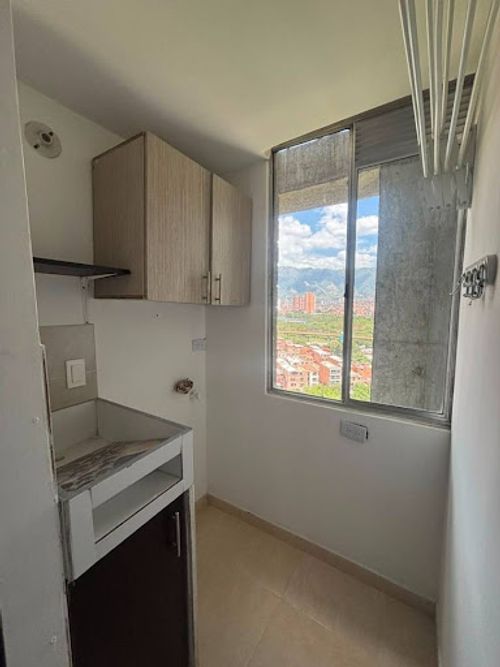 Apartamento de 3 alcobas en venta en Buenos Aires, Bello, 54 m² · foto 7 de 14