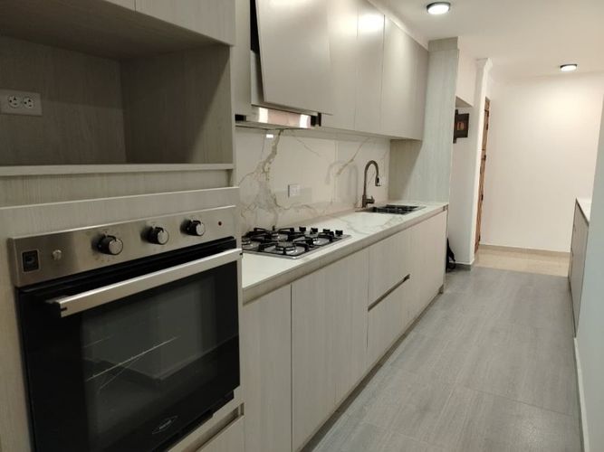 Apartamento de 3 alcobas en arriendo en El Castillo, Medellín, 120 m² · foto 2 de 18
