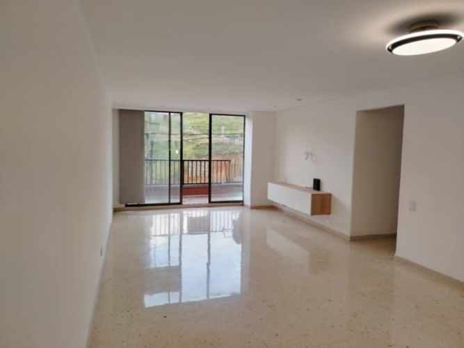 Apartamento de 3 alcobas en arriendo en El Castillo, Medellín, 120 m² · foto 6 de 18