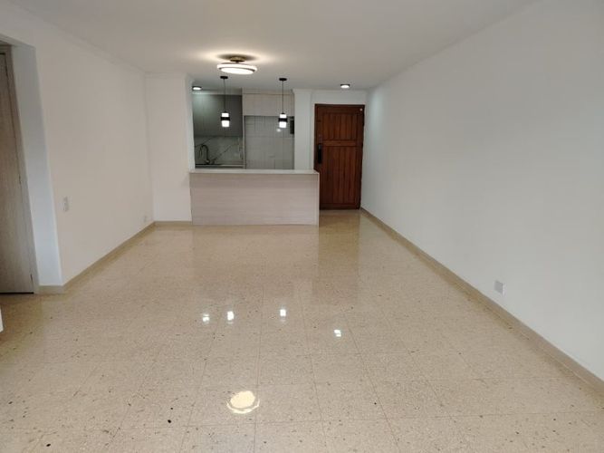 Apartamento de 3 alcobas en arriendo en El Castillo, Medellín, 120 m² · foto 7 de 18