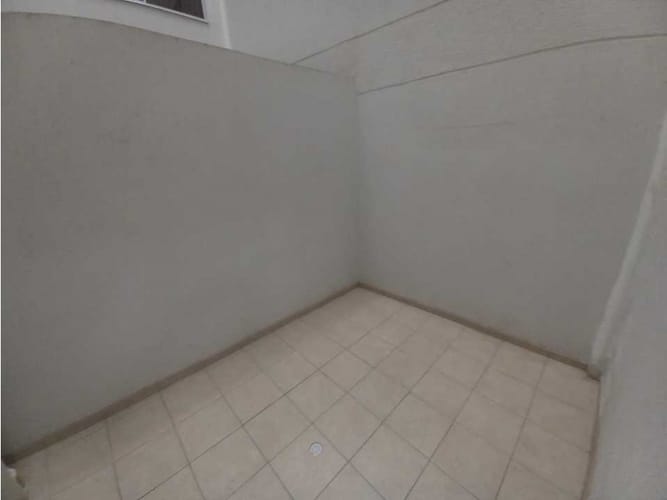 Local en venta en Los Alcazares, Manizales, 41 m² · foto 3 de 4