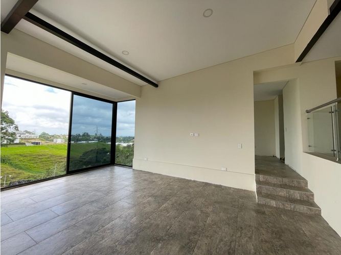 Casa de 4 alcobas en venta en Cn. Villa De Circasia, Armenia, 325 m² · foto 2 de 14