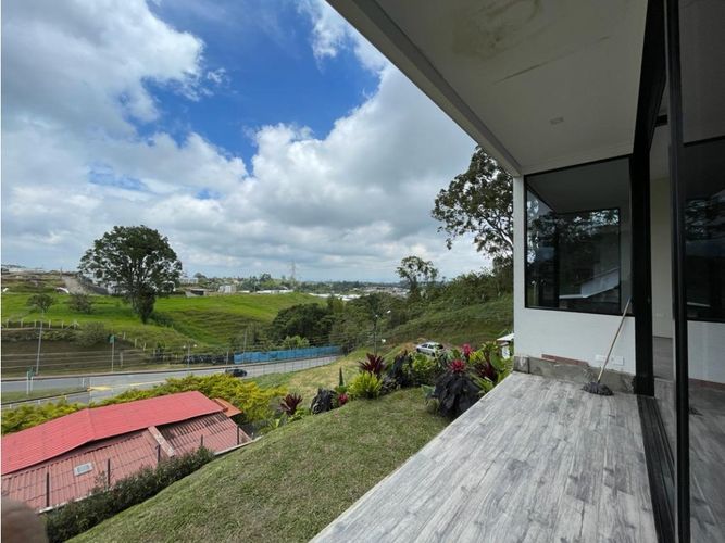 Casa de 4 alcobas en venta en Cn. Villa De Circasia, Armenia, 325 m² · foto 9 de 14