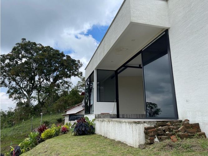 Casa de 4 alcobas en venta en Cn. Villa De Circasia, Armenia, 325 m² · foto 11 de 14