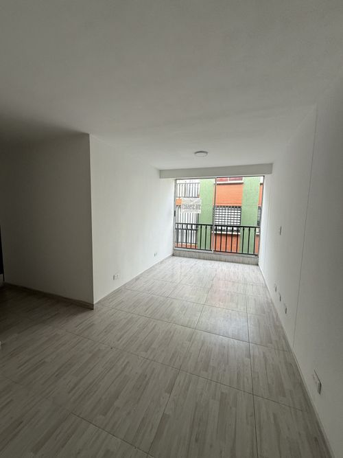 Apartamento de 3 alcobas en venta en Primero De Mayo, Cali, 62 m² · foto 3 de 13