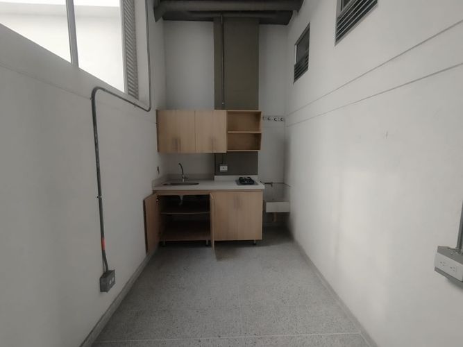 Bodega en arriendo en Belén, Medellín, 180 m² · foto 2 de 20