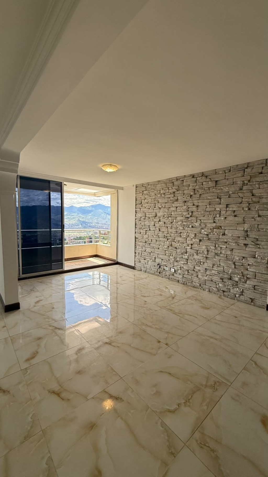 Apartamento en arriendo en Las Palmas, Medellín · foto 2 de 24