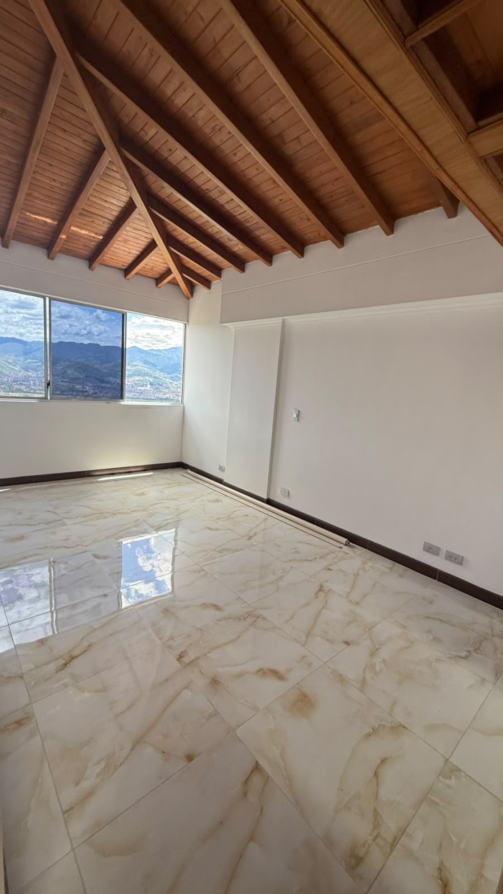 Apartamento en arriendo en Las Palmas, Medellín · foto 3 de 24