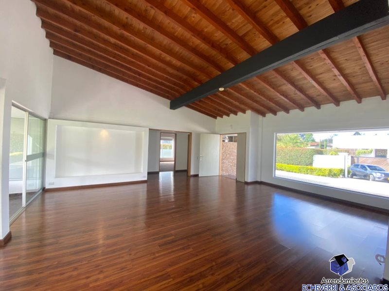 4BR House in Llano Grande (1550 m²) - 2
