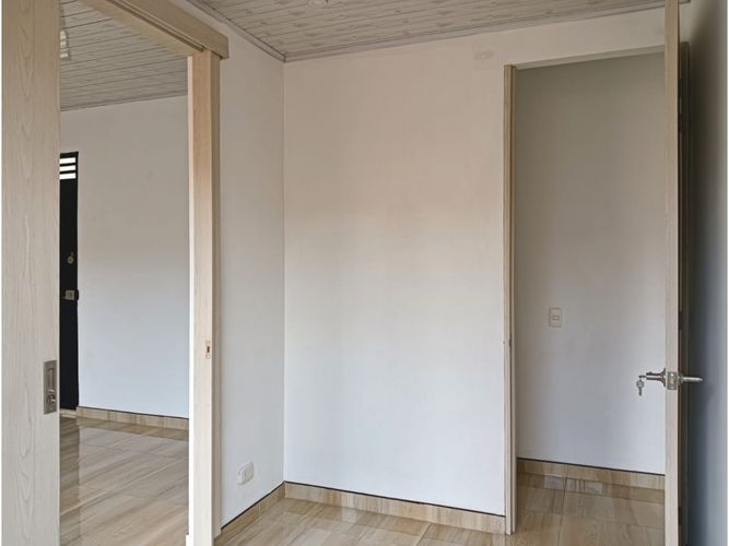 Apartamento de 3 alcobas en venta en Cr. Jazmin, Soacha, 55 m² · foto 11 de 23
