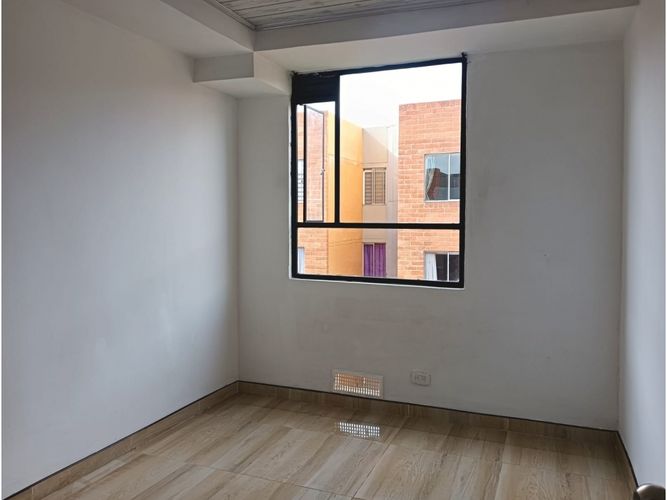 Apartamento de 3 alcobas en venta en Cr. Jazmin, Soacha, 55 m² · foto 14 de 23