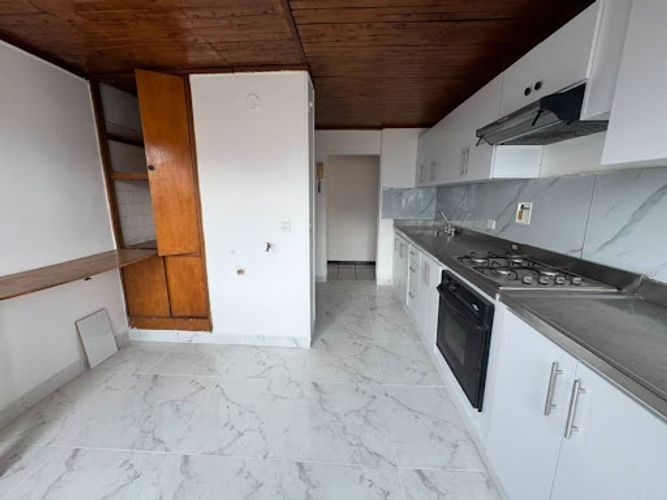 Apartamento de 3 alcobas en arriendo en Loma De Los Bernal, Medellín, 100 m² · foto 4 de 23