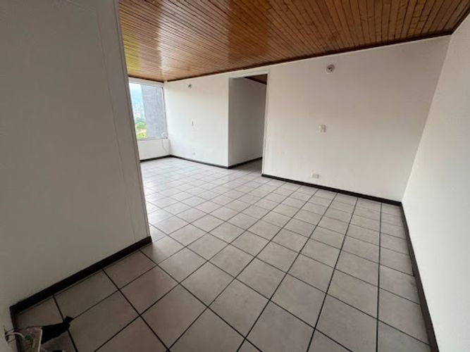 Apartamento de 3 alcobas en arriendo en Loma De Los Bernal, Medellín, 100 m² · foto 6 de 23