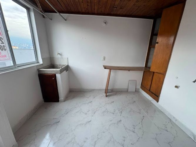 Apartamento de 3 alcobas en arriendo en Loma De Los Bernal, Medellín, 100 m² · foto 7 de 23