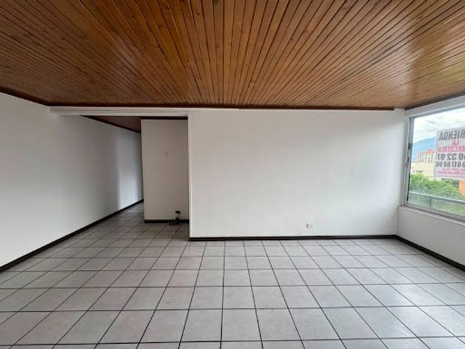 Apartamento de 3 alcobas en arriendo en Loma De Los Bernal, Medellín, 100 m² · foto 8 de 23