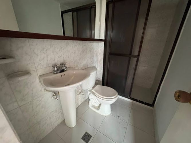 Apartamento de 3 alcobas en arriendo en Loma De Los Bernal, Medellín, 100 m² · foto 10 de 23