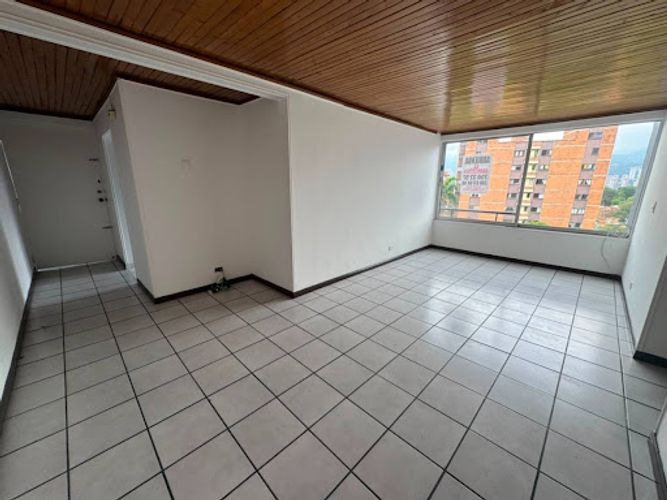 Apartamento de 3 alcobas en arriendo en Loma De Los Bernal, Medellín, 100 m² · foto 14 de 23