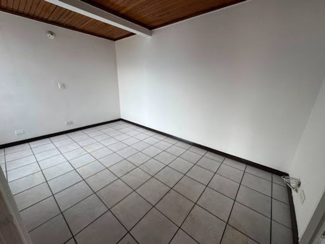 Apartamento de 3 alcobas en arriendo en Loma De Los Bernal, Medellín, 100 m² · foto 15 de 23