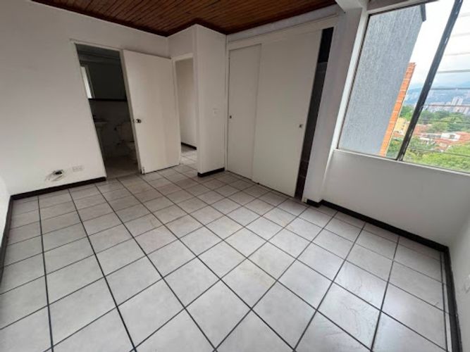 Apartamento de 3 alcobas en arriendo en Loma De Los Bernal, Medellín, 100 m² · foto 16 de 23