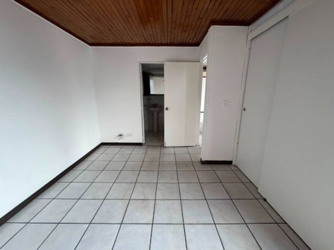 Apartamento de 3 alcobas en arriendo en Loma De Los Bernal, Medellín, 100 m² · foto 17 de 23