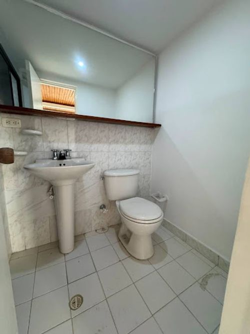 Apartamento de 3 alcobas en arriendo en Loma De Los Bernal, Medellín, 100 m² · foto 18 de 23