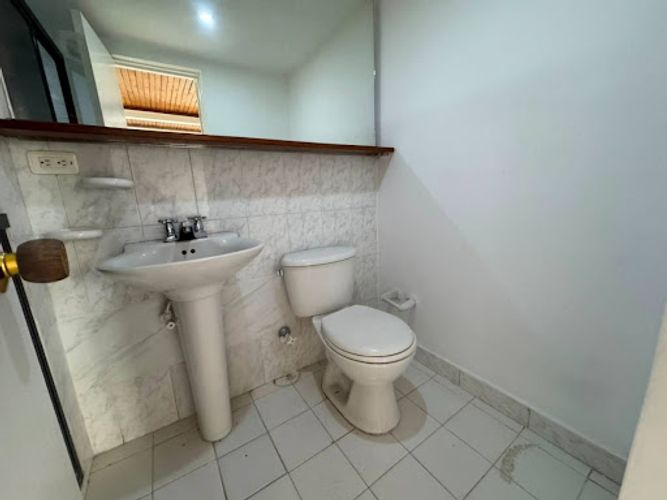 Apartamento de 3 alcobas en arriendo en Loma De Los Bernal, Medellín, 100 m² · foto 19 de 23