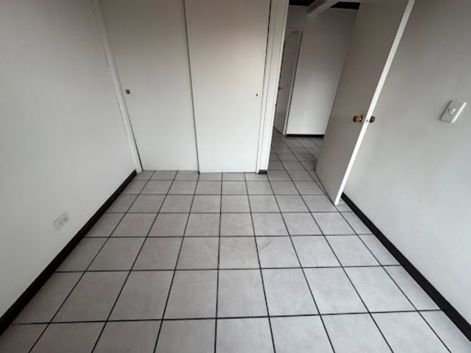 Apartamento de 3 alcobas en arriendo en Loma De Los Bernal, Medellín, 100 m² · foto 20 de 23