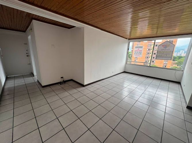 Apartamento de 3 alcobas en arriendo en Loma De Los Bernal, Medellín, 100 m² · foto 21 de 23