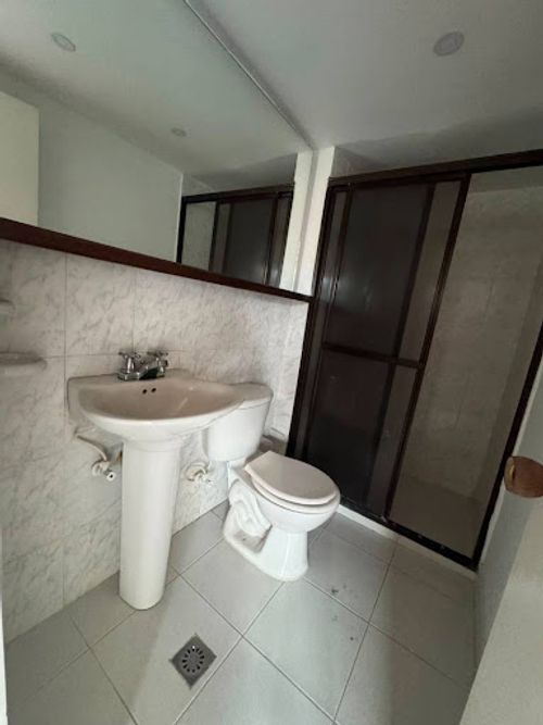 Apartamento de 3 alcobas en arriendo en Loma De Los Bernal, Medellín, 100 m² · foto 23 de 23