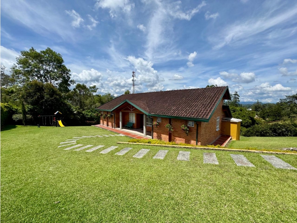 4BR Country House in Pontezuela (202 m²) for Sale - 4