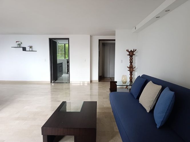 Apartamento de 3 alcobas en arriendo en San Lucas, Medellín, 132 m² · foto 3 de 19
