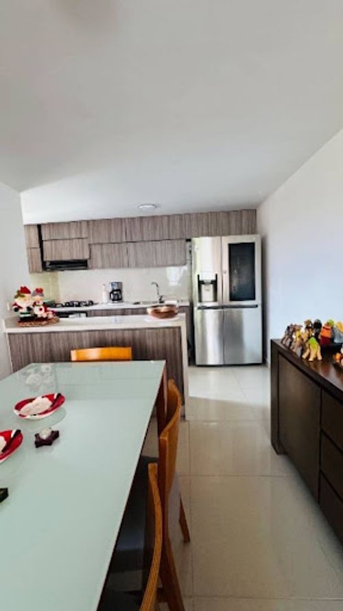 Apartamento de 3 alcobas en arriendo en Los Colores, Medellín, 86 m² · foto 2 de 12