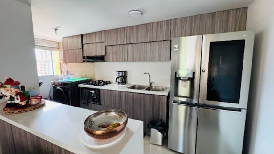 Apartamento de 3 alcobas en arriendo en Los Colores, Medellín, 86 m² · foto 3 de 12