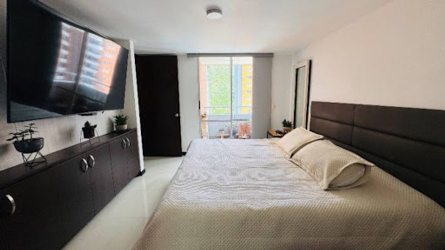 Apartamento de 3 alcobas en arriendo en Los Colores, Medellín, 86 m² · foto 8 de 12