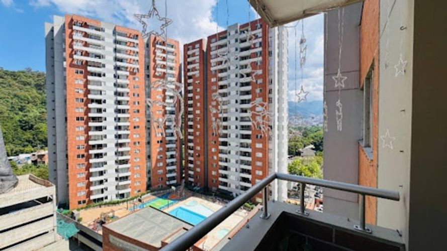 Apartamento de 3 alcobas en arriendo en Los Colores, Medellín, 86 m² · foto 10 de 12