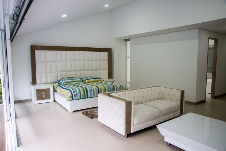 Casa de 5 alcobas en venta en La Viga, Cali · foto 3 de 23
