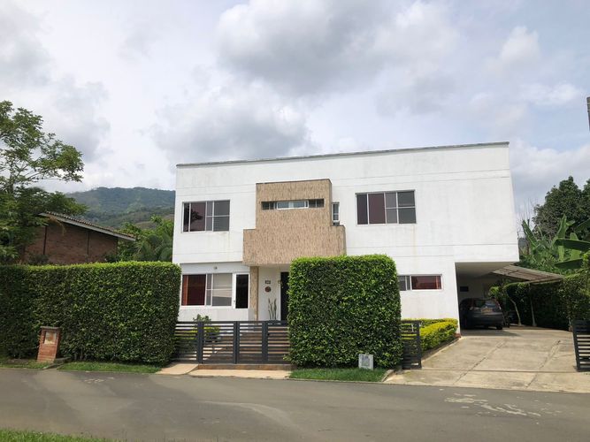Casa de 5 alcobas en venta en Alfaguara, Jamundí, 577 m² · foto 1 de 24