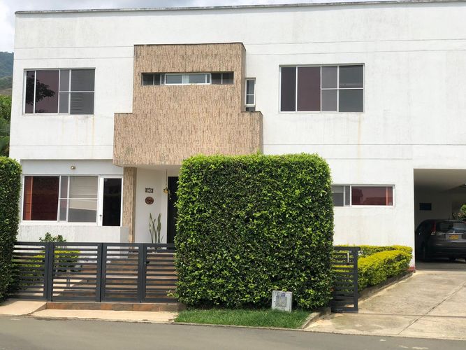 Casa de 5 alcobas en venta en Alfaguara, Jamundí, 577 m² · foto 2 de 24