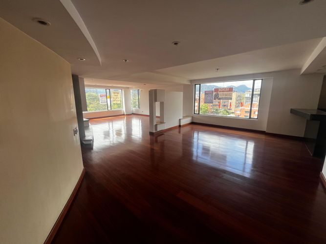Apartamento de 5 alcobas en arriendo en Chicó Navarra, Bogotá, 382 m² · foto 2 de 23