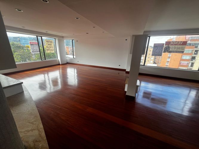 Apartamento de 5 alcobas en arriendo en Chicó Navarra, Bogotá, 382 m² · foto 4 de 23