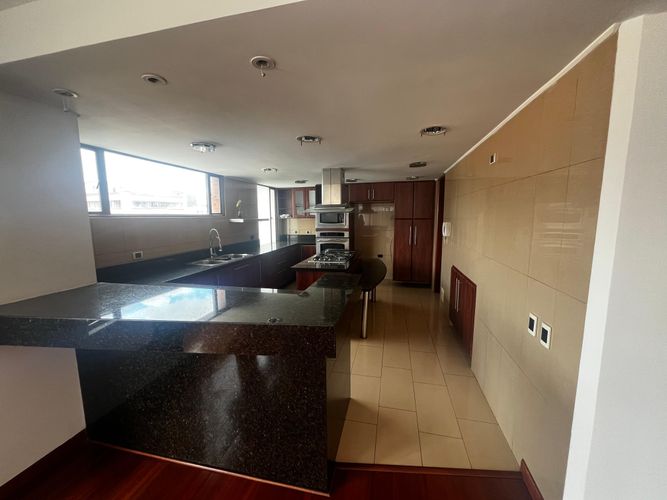 Apartamento de 5 alcobas en arriendo en Chicó Navarra, Bogotá, 382 m² · foto 6 de 23
